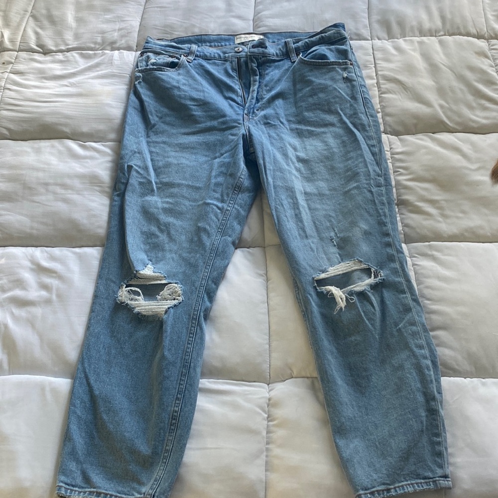 NWOT A&F mom high rise new size 31